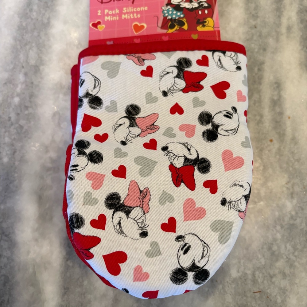 Minnie Mouse Heart Oven Mitts Valentine's day